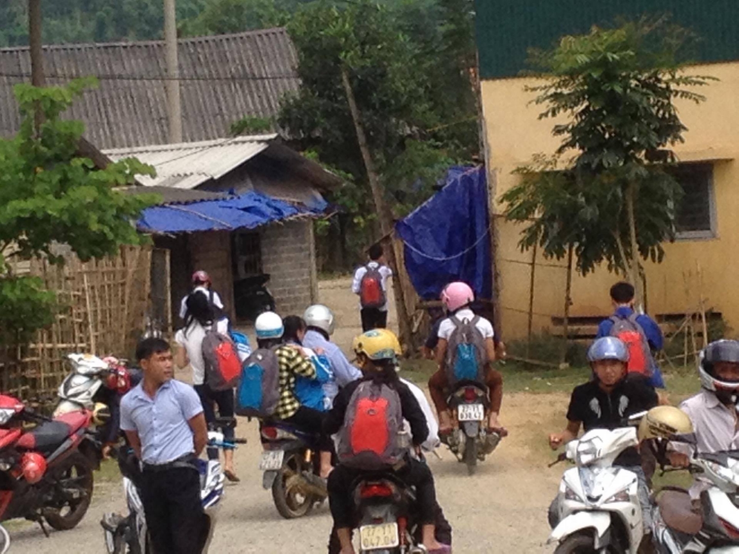 Nâng cao nhận thức chấp hành pháp luật ATGT  khi điều khiển xe mô tô, xe máy cho học sinh và phụ huynh học sinh trường PTDTNT THPT huyện Mường Ảng.