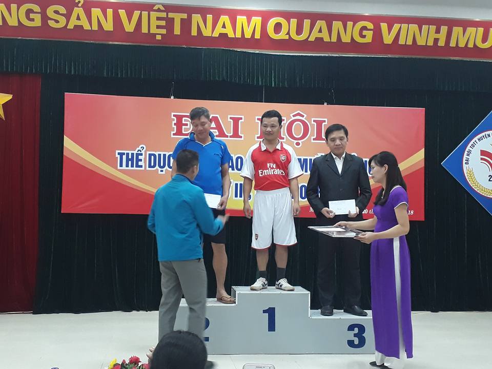 Đồng chí Phạm Quang Đức đại diện đội nam nữ môn Tung còn nhận giải nhất