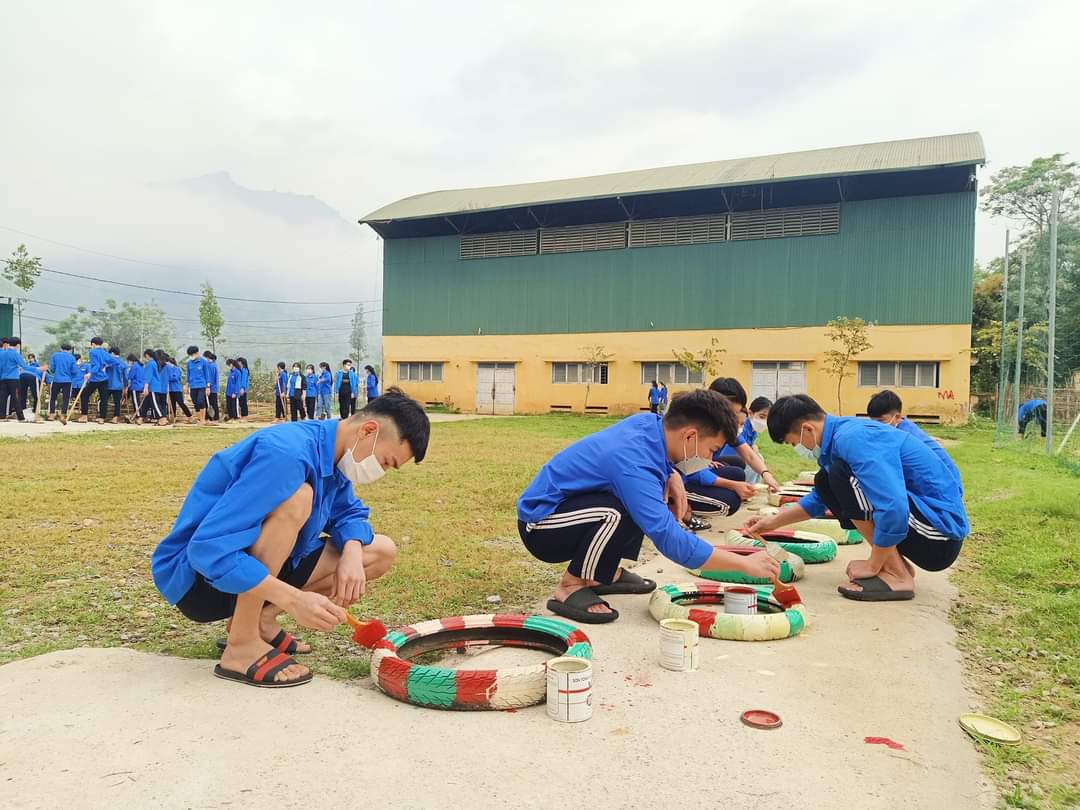 Tuổi trẻ Đoàn trường PTDTNT THPT huyện Mường Ảng ra quân ngày chủ nhật xanh toàn quốc tháng thanh niên năm 2022.